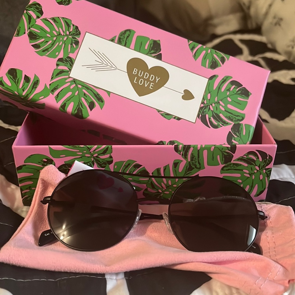 NWT Buddy Love round sunnies